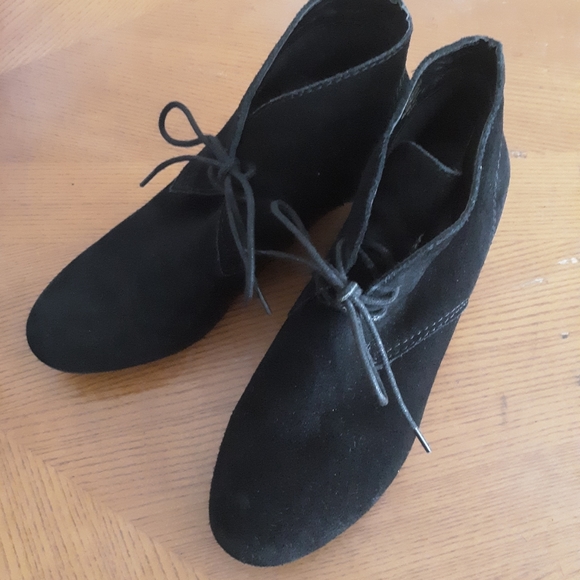 SALE‼️🥰🥾Beautiful Suede Booties!🎈 - Picture 9 of 12